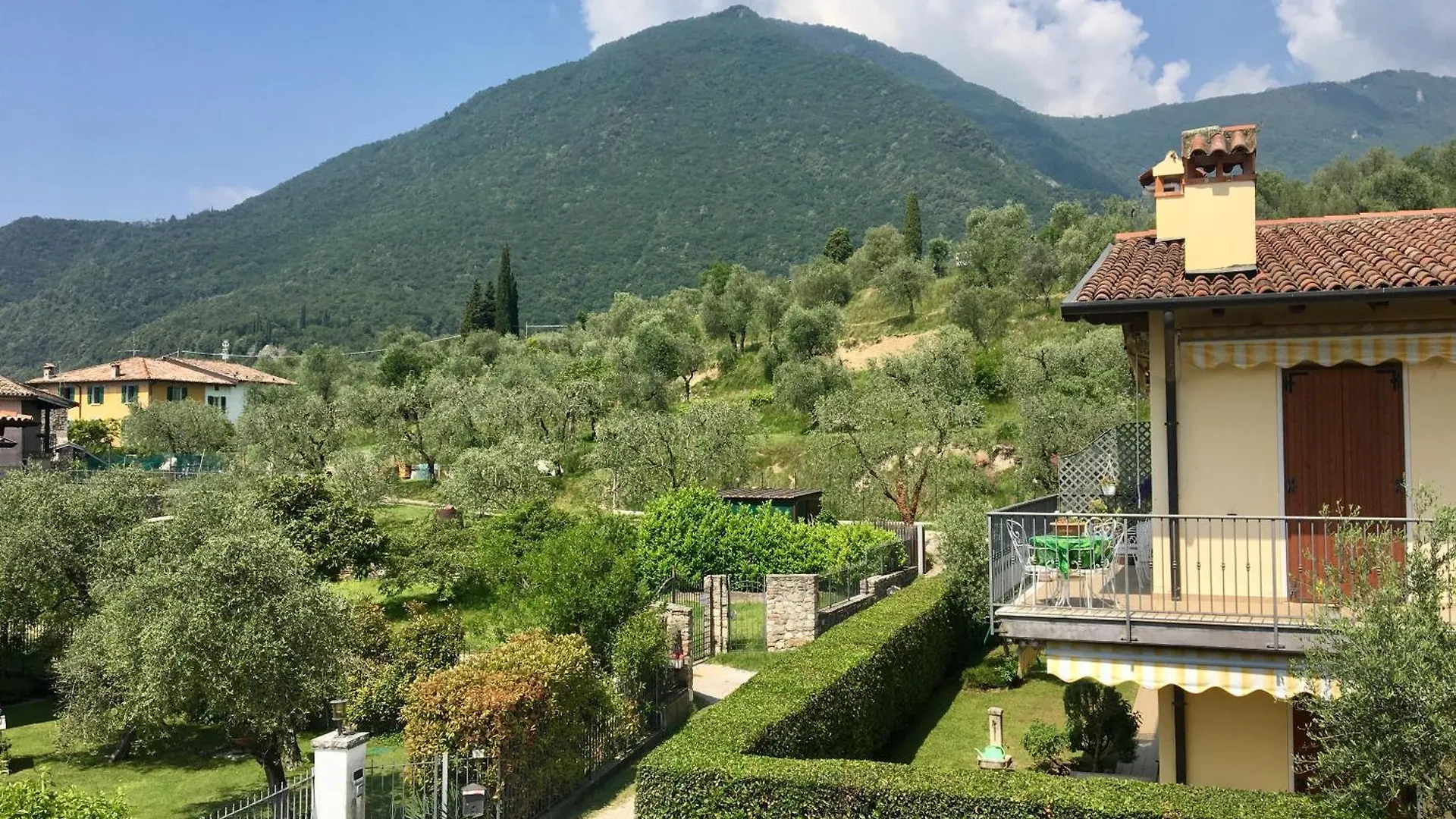 Casa Con Ampio Terrazzo, Vista Lago E Giardino Toscolano Maderno Italy