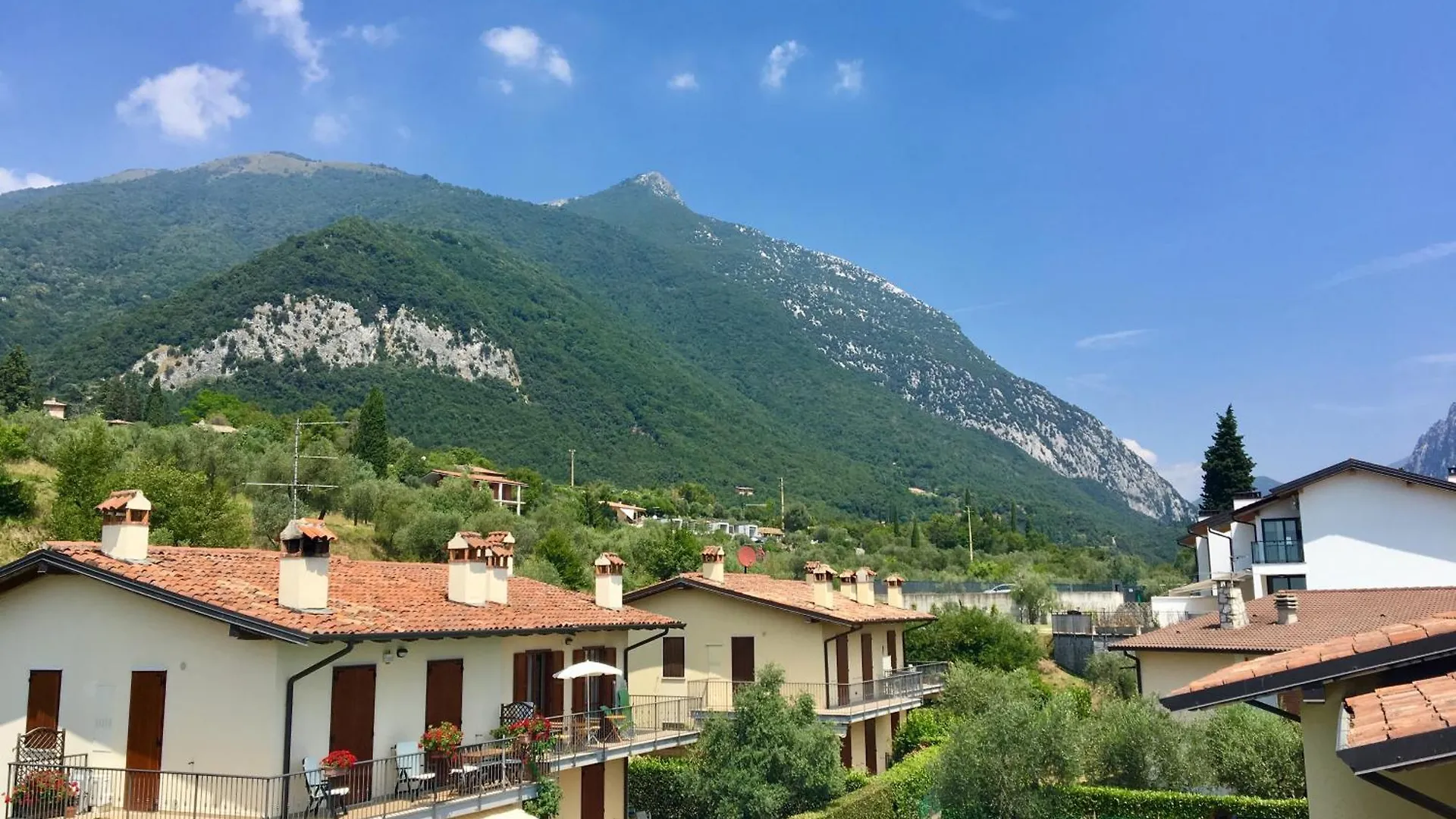 Holiday home Casa Con Ampio Terrazzo, Vista Lago E Giardino Toscolano Maderno Italy