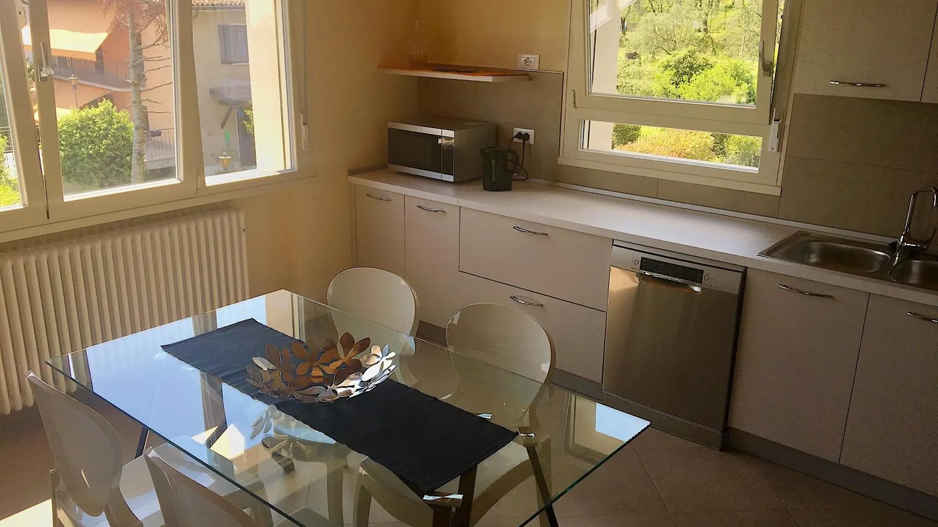 Casa Con Ampio Terrazzo, Vista Lago E Giardino Toscolano Maderno Holiday home