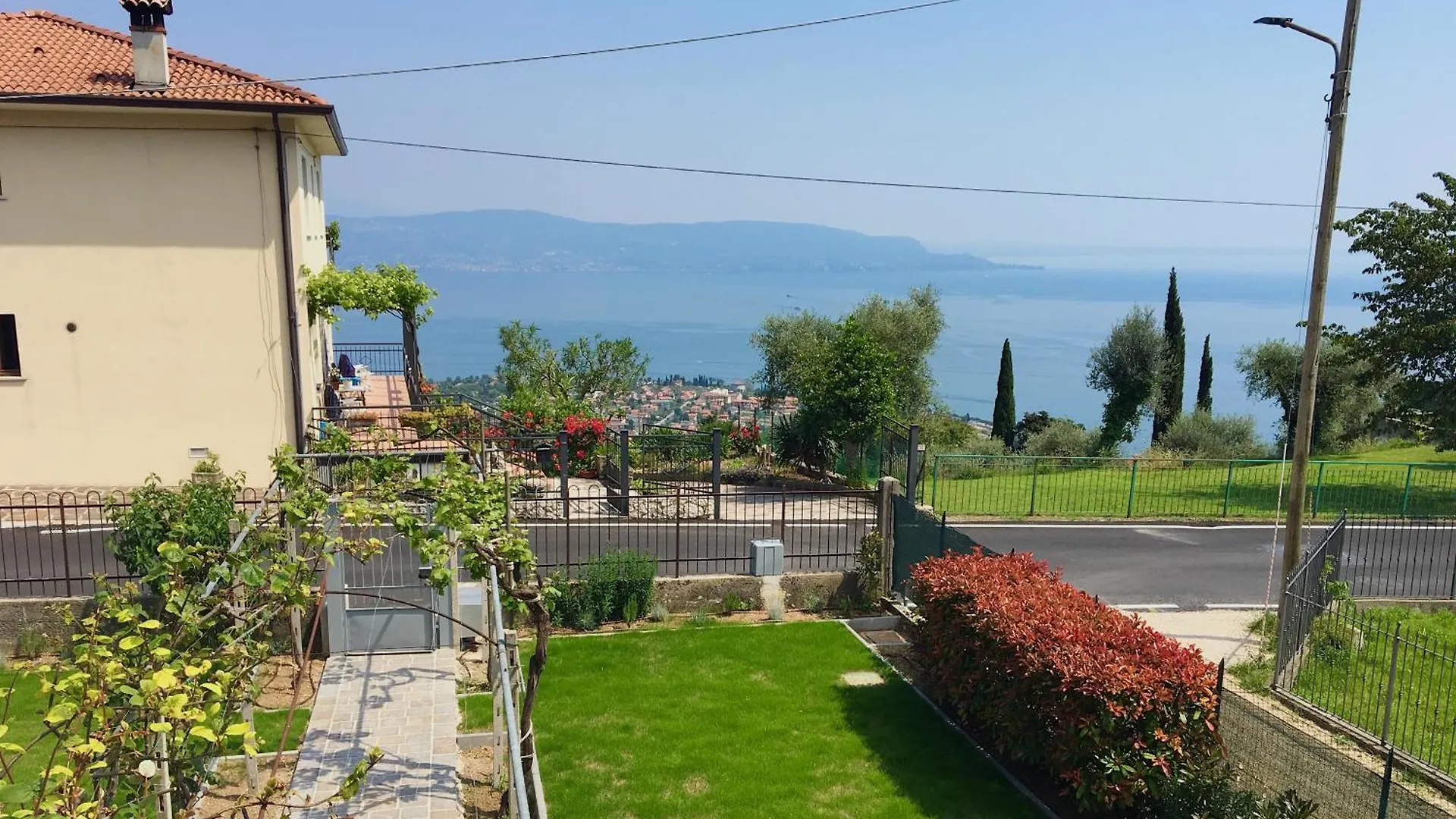 Holiday home Casa Con Ampio Terrazzo, Vista Lago E Giardino Toscolano Maderno Italy