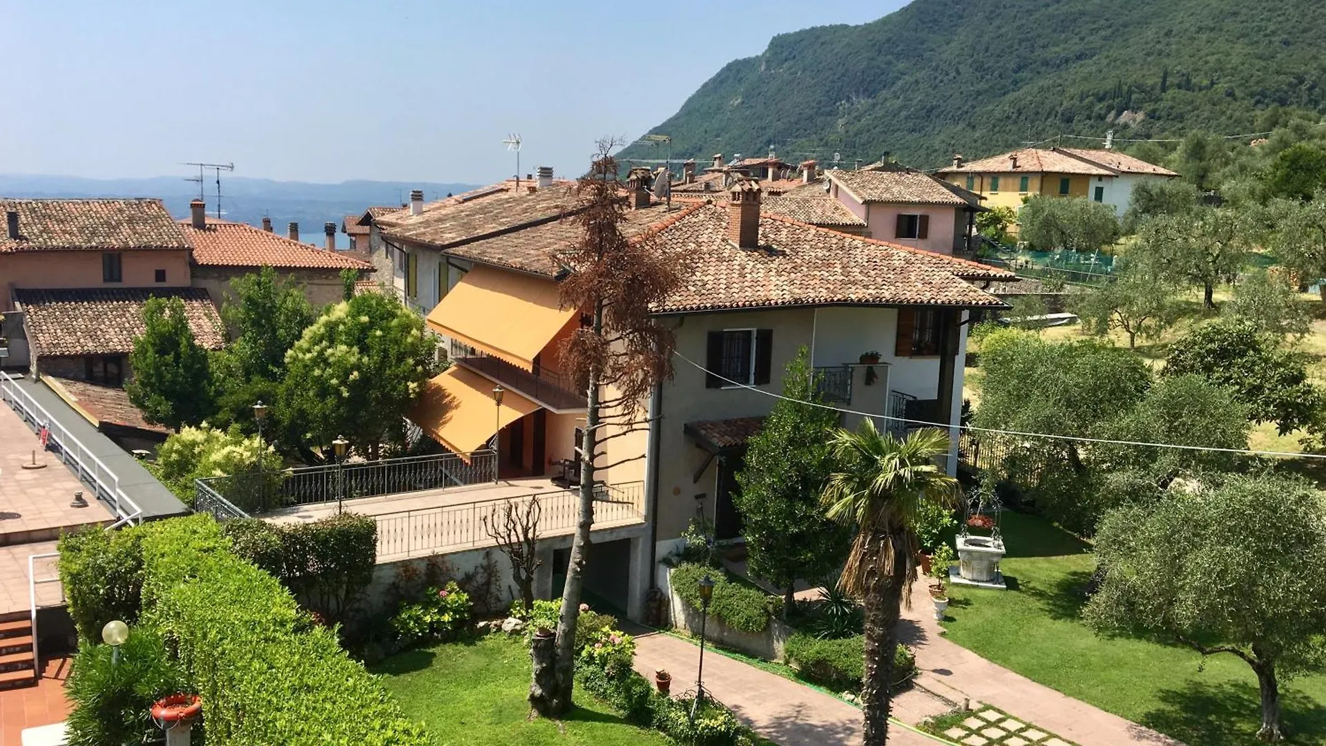Casa Con Ampio Terrazzo, Vista Lago E Giardino Toscolano Maderno Holiday home