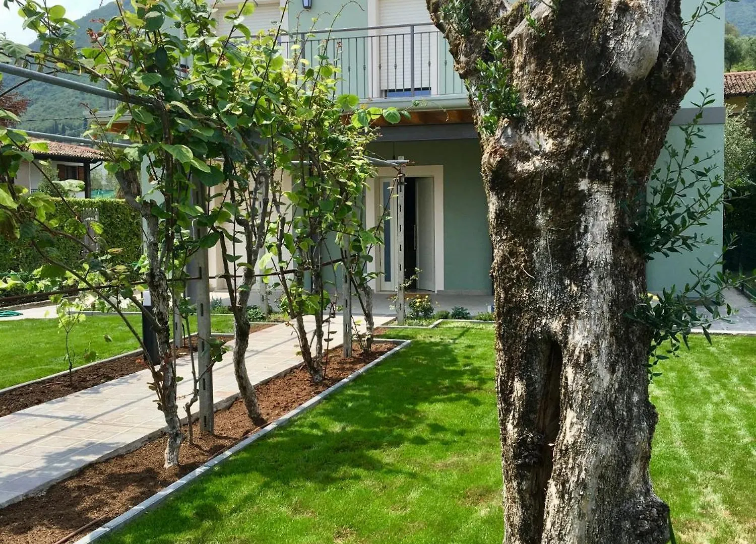 Casa Con Ampio Terrazzo, Vista Lago E Giardino Toscolano Maderno Italy
