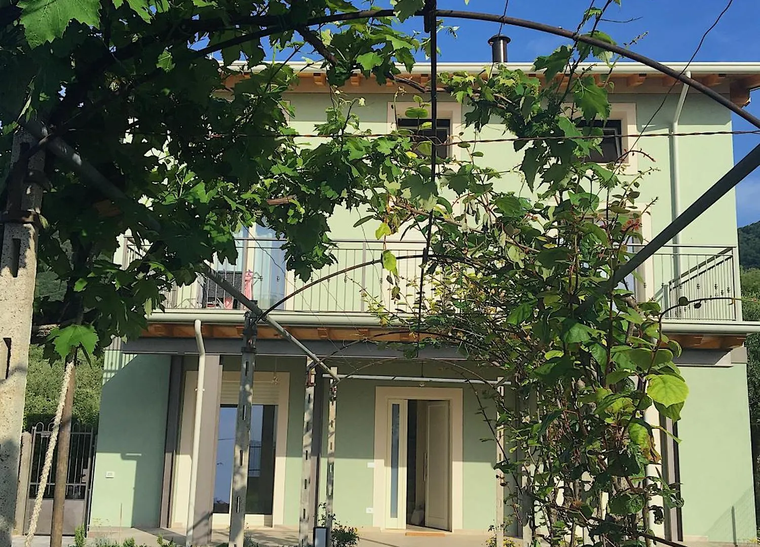 Casa Con Ampio Terrazzo, Vista Lago E Giardino Toscolano Maderno 0*,  Italy
