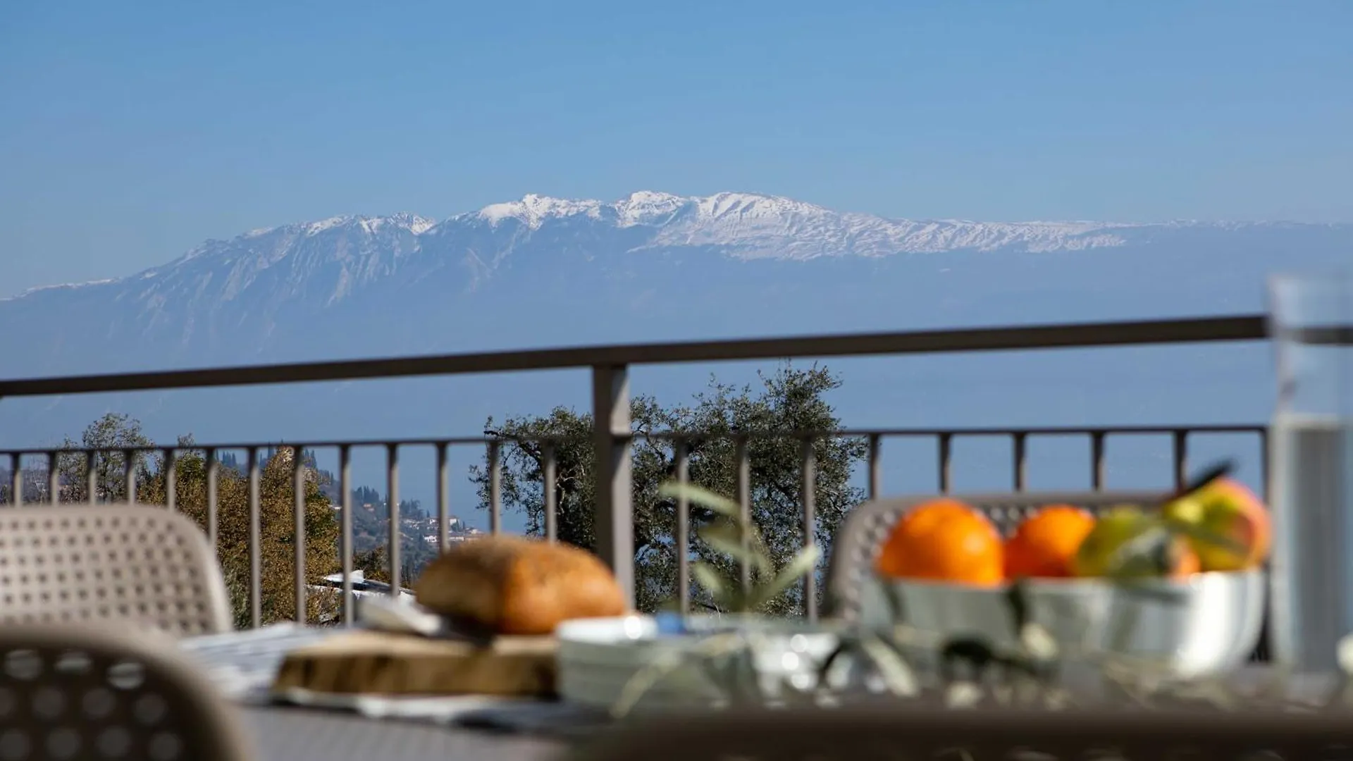 Casa Con Ampio Terrazzo, Vista Lago E Giardino Toscolano Maderno Holiday home