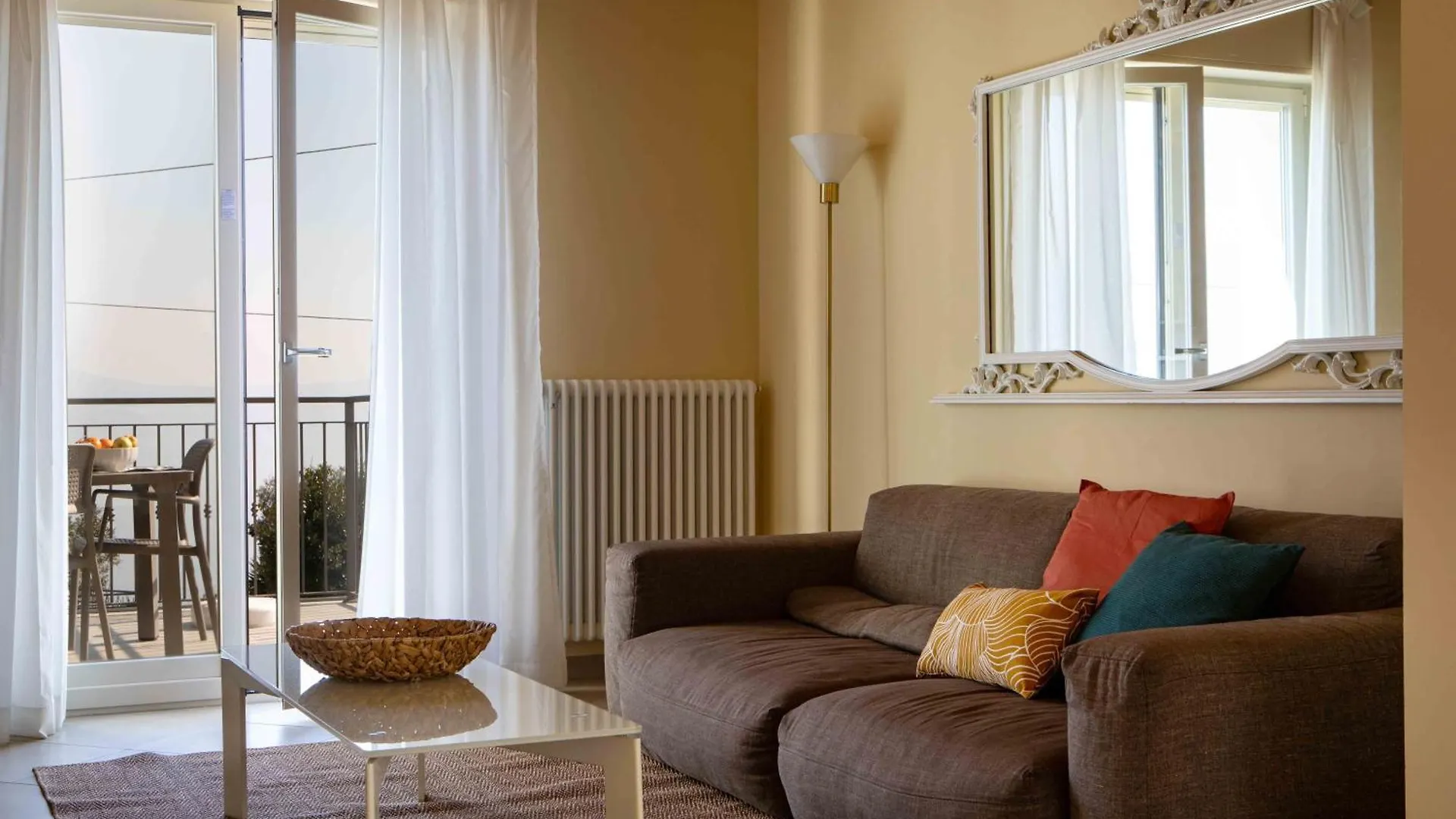 Casa Con Ampio Terrazzo, Vista Lago E Giardino Toscolano Maderno